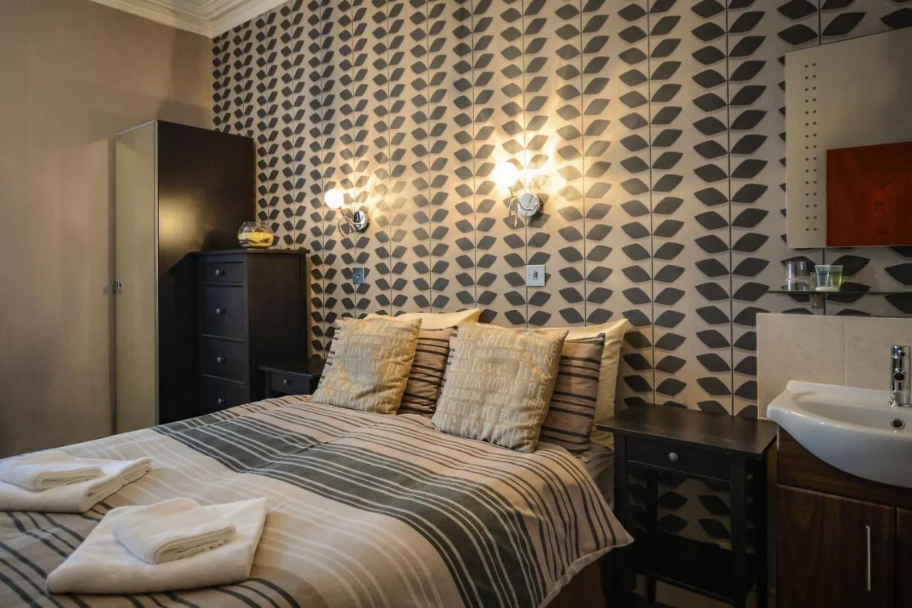 Tanes Hotel Cardiff