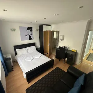 Privatunterkunft 3 Luxury En-suite Bedrooms, Cardiff