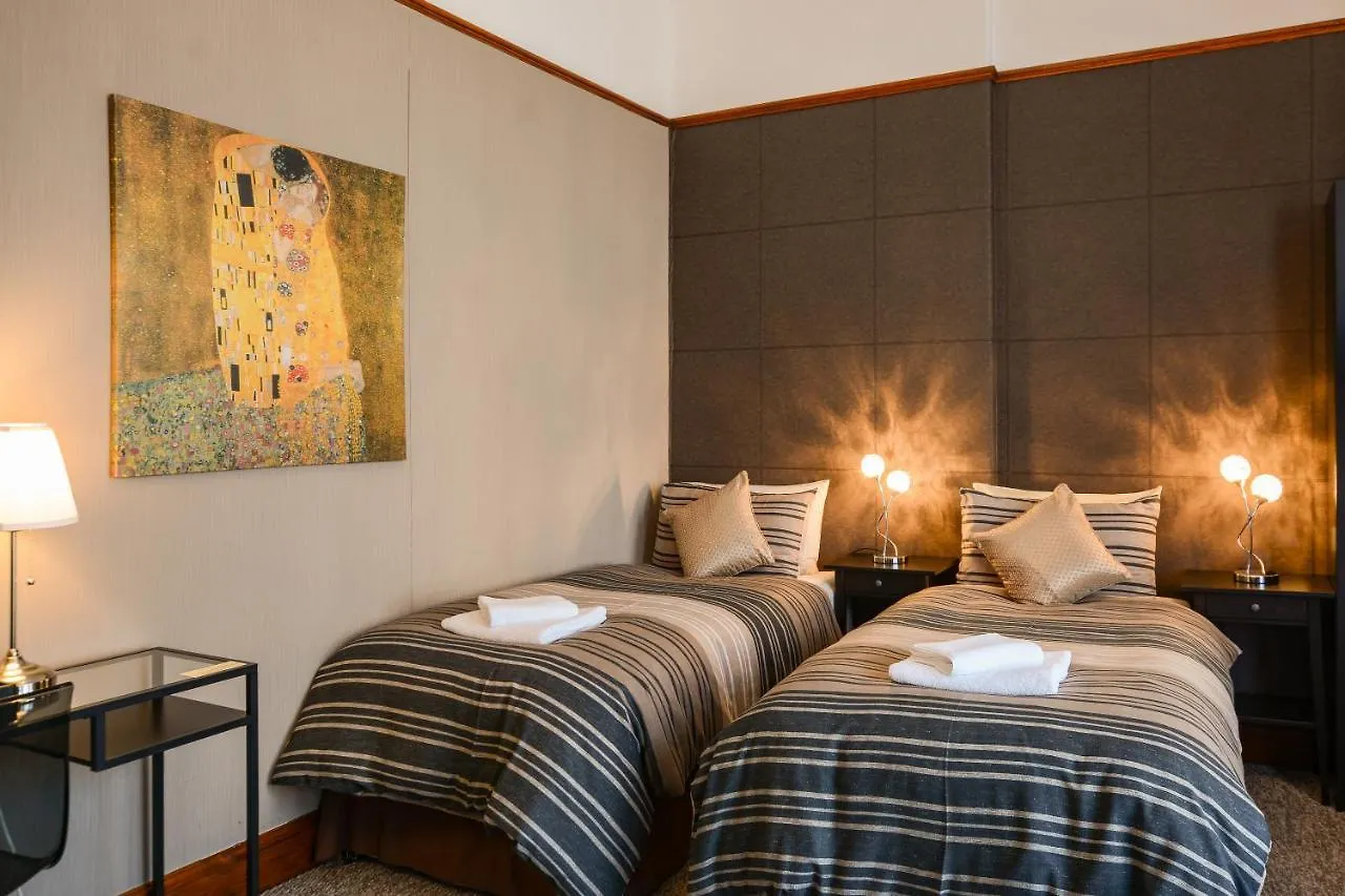 Guest house Tanes Hotel Cardiff