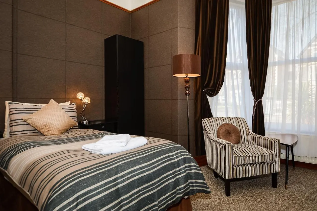 Tanes Hotel Cardiff