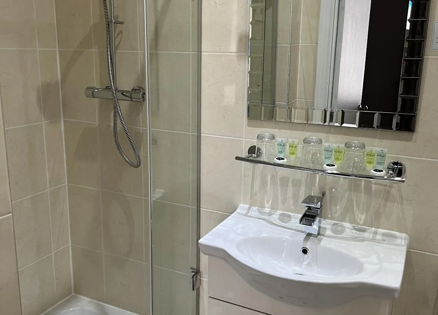 Tanes Hotel Cardiff Gasthof