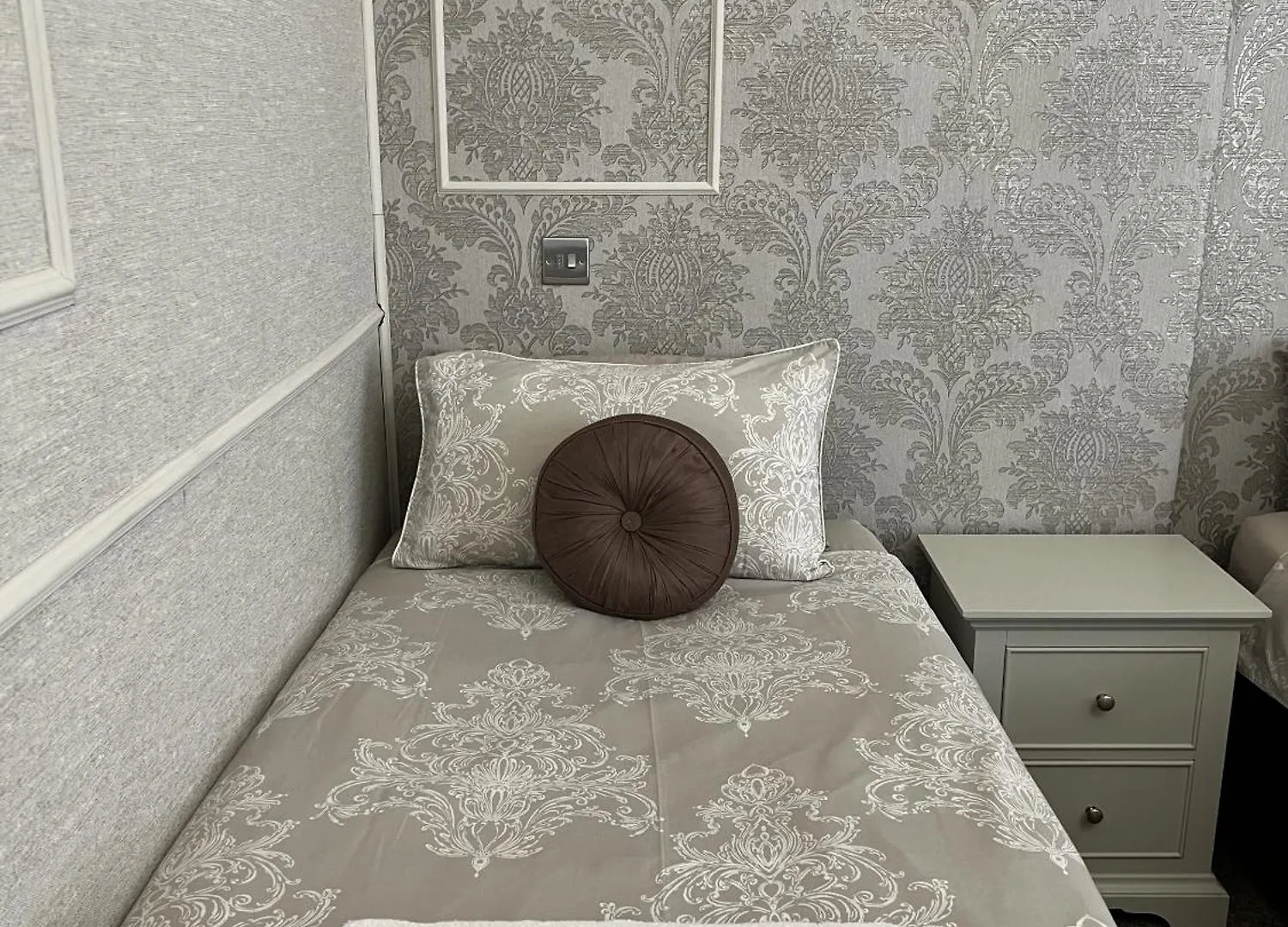 Tanes Hotel Cardiff