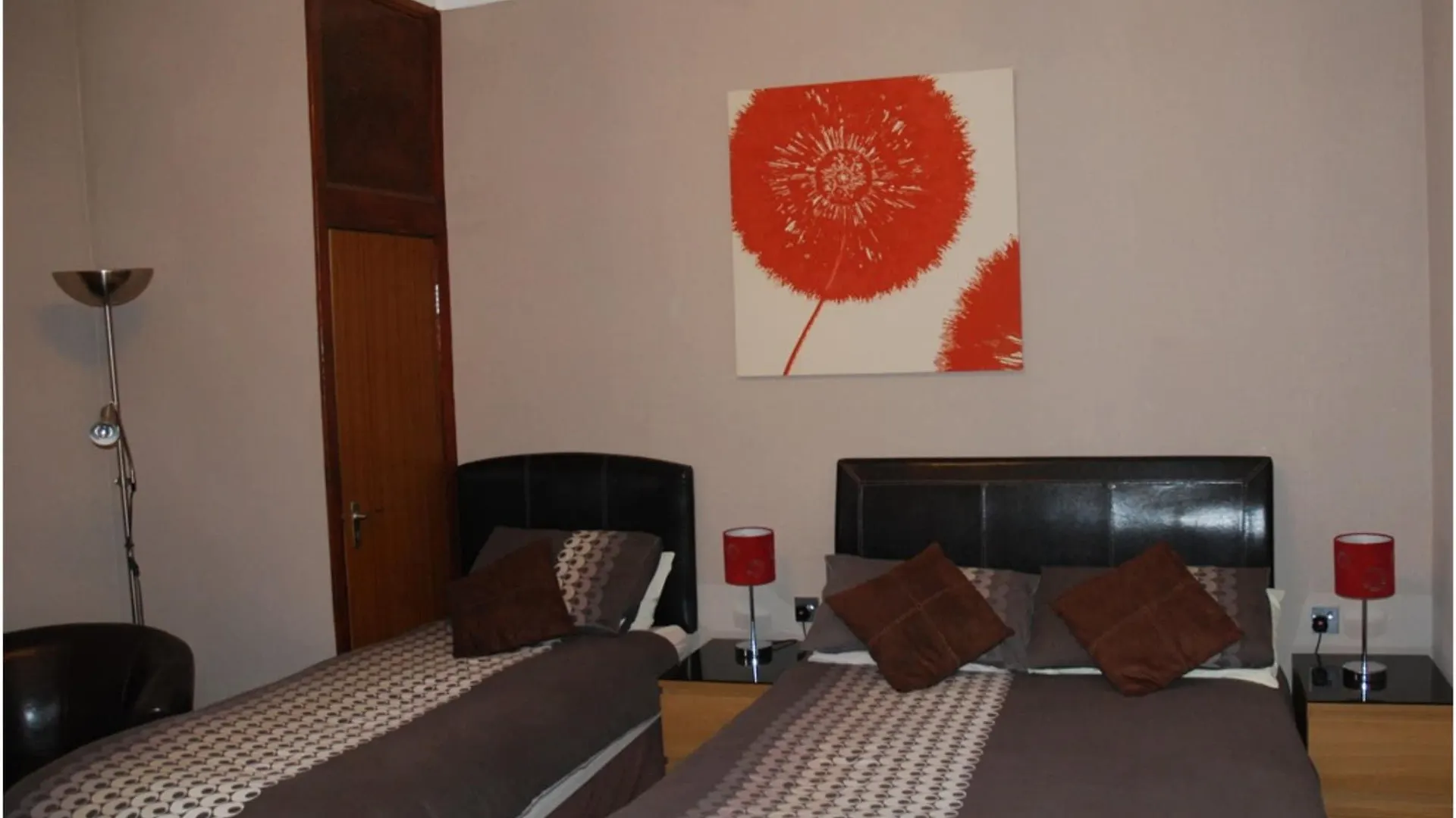 Tanes Hotel Cardiff 3*,